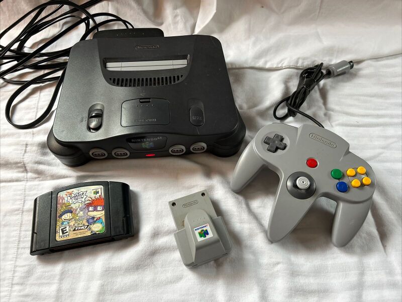 Файл:Nintendo 64 (1).jpg