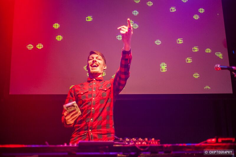 Файл:Starving GOGO 2019.jpg