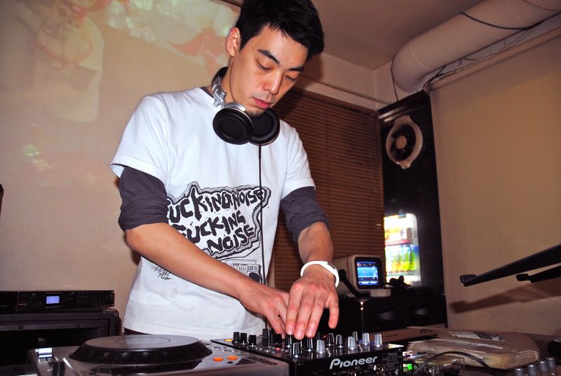Файл:DJ MasterKOHTA 2012.jpg