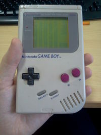 Game Boy с запущенным LSDJ