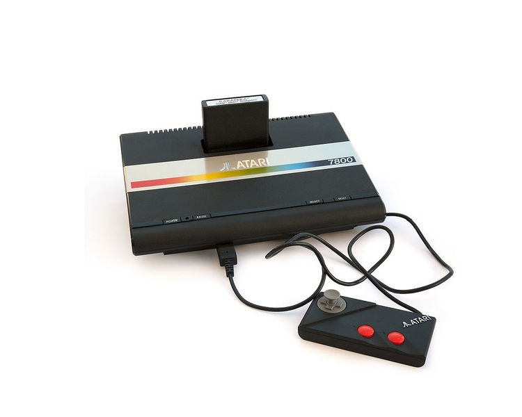 Файл:4table-Atari 7800.jpg